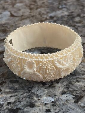 Vintage Molded Celluloid Resin Floral Bangle Clamper Bangle Bracelet